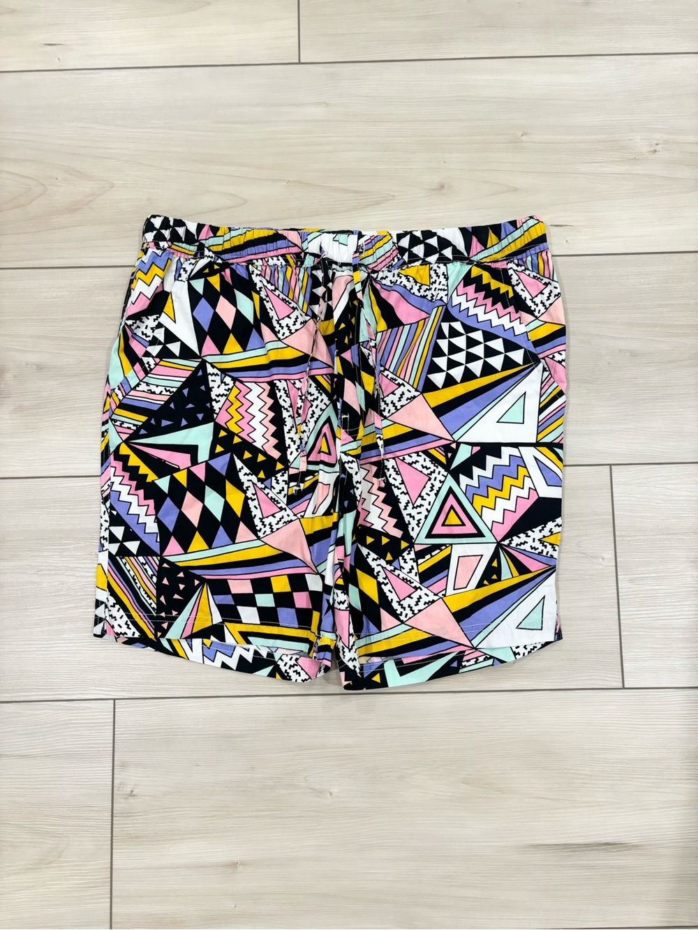 Massive Luxury Men's abstract Geometric Retro Print Surfwear Swim Trunks